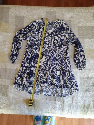Vestido Zara azul y blanco. Da talla.