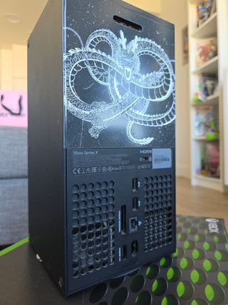 Xbox Series X 1TB Negra + Mando Blanco y Caja