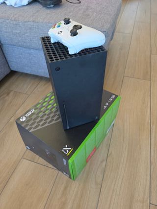Xbox Series X 1TB Negra + Mando Blanco y Caja