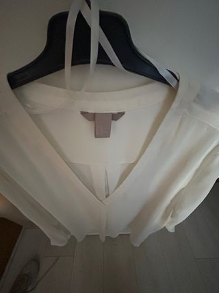 Camisa H&M Blanca Escote Pico Talla 52