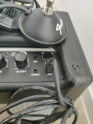 Amplificador Fender Mustang II V.2 40W,Pedal y USB