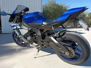Yamaha R1 Azul y Plata