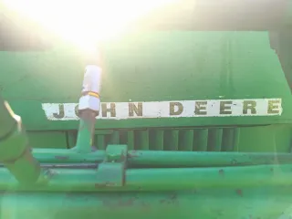 Tractor John Deere con pala