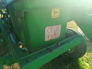 Tractor John Deere con pala