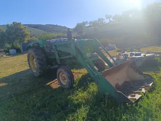 Tractor John Deere con pala