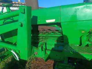 Tractor John Deere con pala