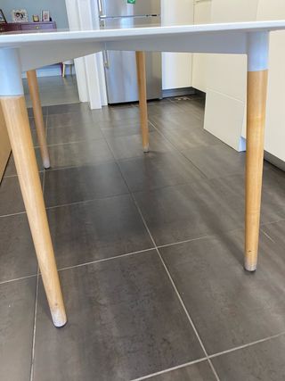 Mesa de comedor blanca patas madera