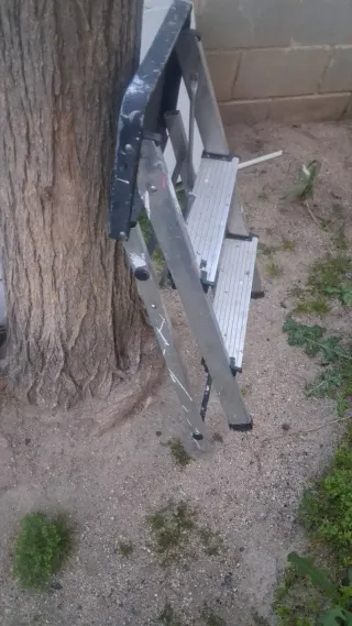 Escalera aluminio pequeña plegable