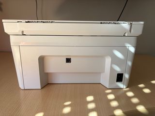 Stampante multifunzione HP LaserJet Pro MFP M28w in bianco