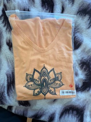 Camiseta sin mangas naranja con estampado de flor