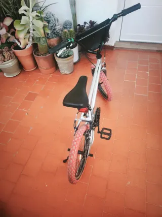 Bicicleta BMX infantil