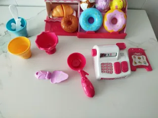 Heladería de juguete con accesorios