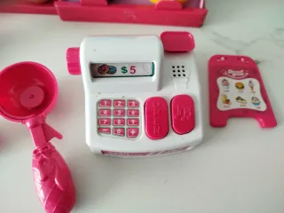 Heladería de juguete con accesorios