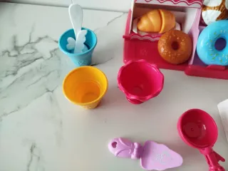 Heladería de juguete con accesorios