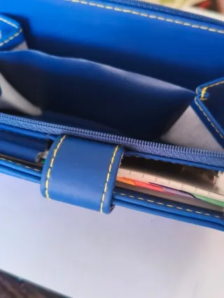 Cartera agenda/monedero azul y multicolor