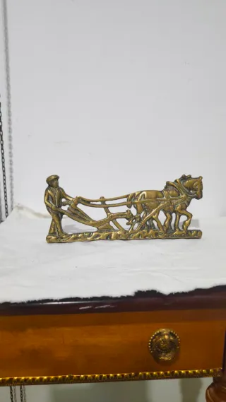 Antigua figura escultura granjero  caballos bronce