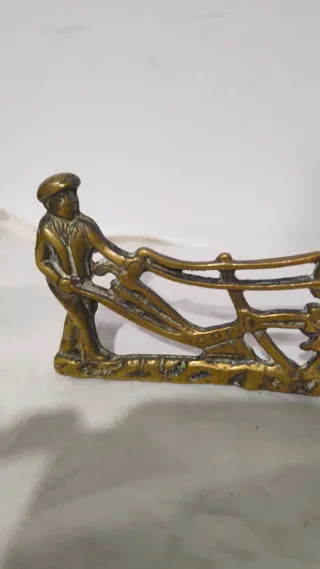 Antigua figura escultura granjero  caballos bronce