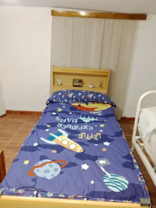 2 camas y 2 colchónes de 90*190 en  GRANADA