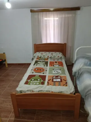 2 camas y 2 colchónes de 90*190 en  GRANADA