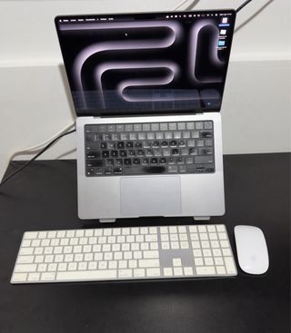 MacBook Pro 14' 8GB 512GB + Teclado y Ratón