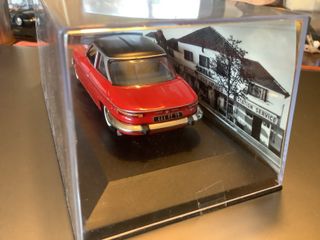 Coche Panhard 24 BT 1/43 IXO