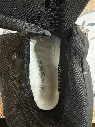 Botas de mujer negras y blancas