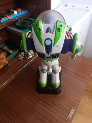 Figura Buzz Lightyear Antigua con Base