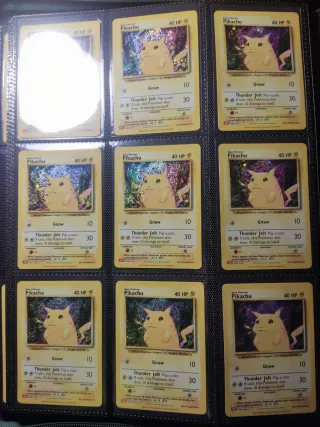 Carta Pokémon Pikachu holográfico