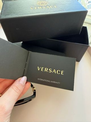 Gafas de sol Versace negras y doradas