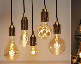 Lampada in metallo nero e vetro