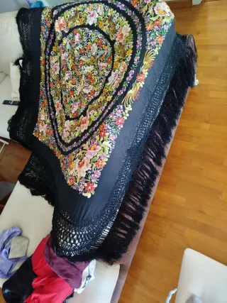 Mantón de Manila bordado  1'40 cm sin fleco