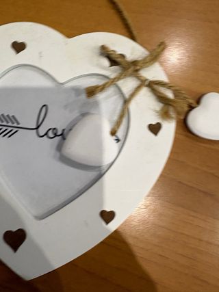 Cornice a cuore in legno
