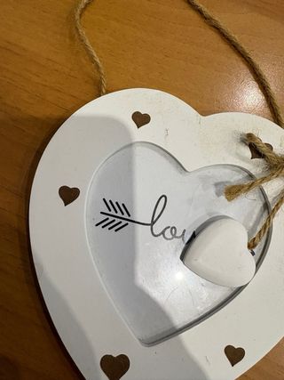Cornice a cuore in legno