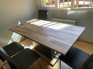 Mesa de comedor y 4 sillas