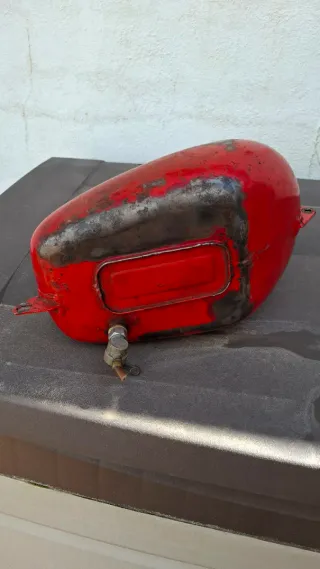 Depósito Moto Guzzi Hispania Rojo para restaurar