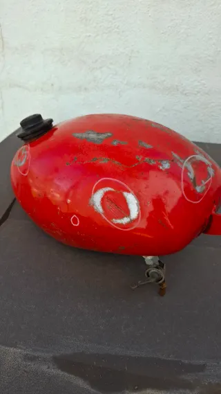 Depósito Moto Guzzi Hispania Rojo para restaurar