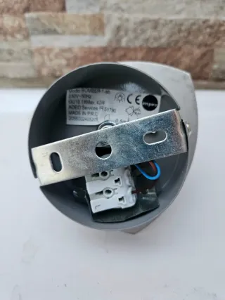 Foco, lámpara modelo Bomber, Gut10. Sin estrenar.