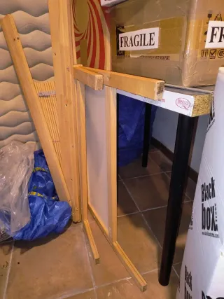 Colchón Ikea y cama infantil.