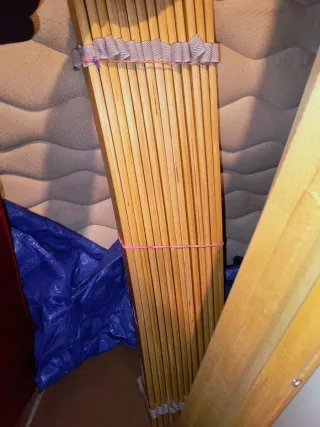 Colchón Ikea y cama infantil.