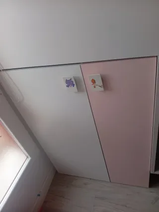 Litera juvenil blanca y rosa