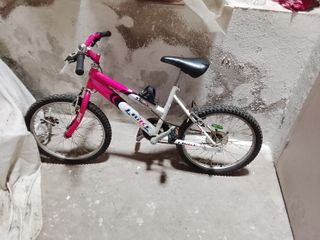 Bicicleta infantil 24 roja y blanca