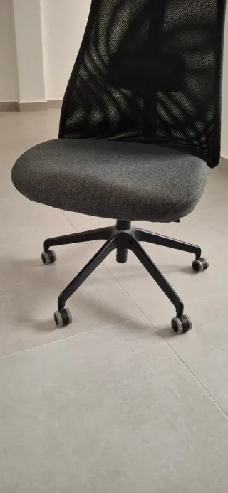 Silla de escritorio Jarvjallet Ikea negra/gris