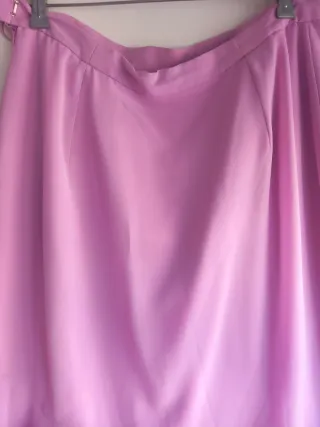 Falda rosa con volantes