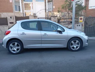 Peugeot 207 2012