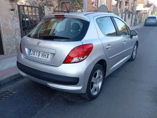Peugeot 207 2012