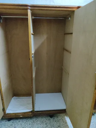 Armario ropero de madera