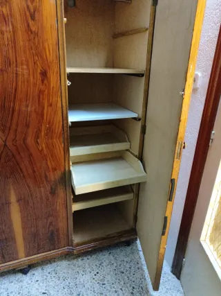 Armario ropero de madera