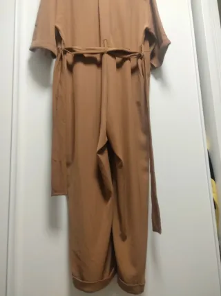 Mono marrón con cremallera