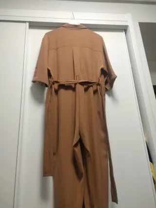 Mono marrón con cremallera