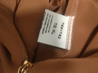 Mono marrón con cremallera